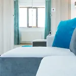 Luxury Flat 9 Near Metro